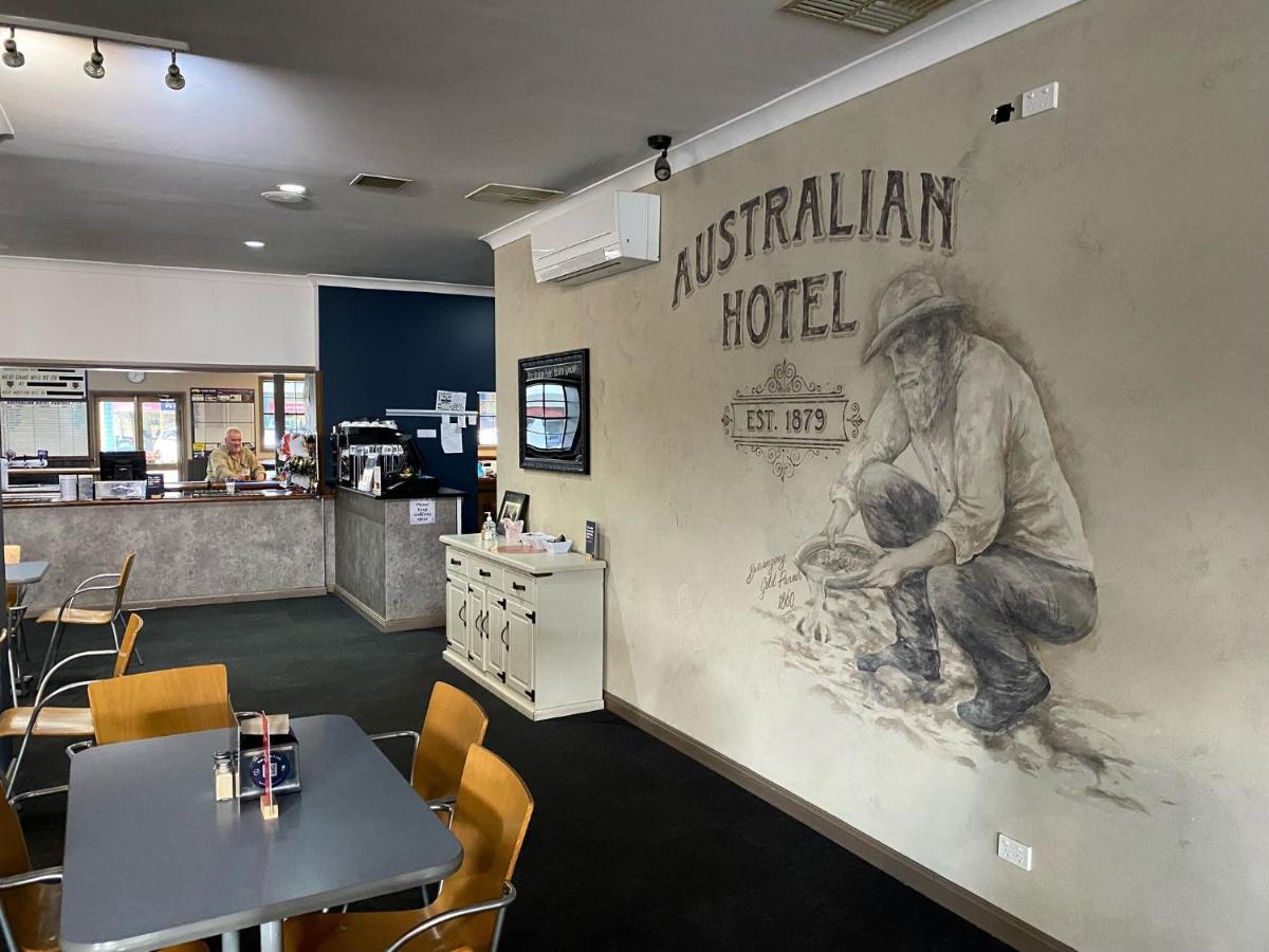 Australian Hotel Янг Екстериор снимка
